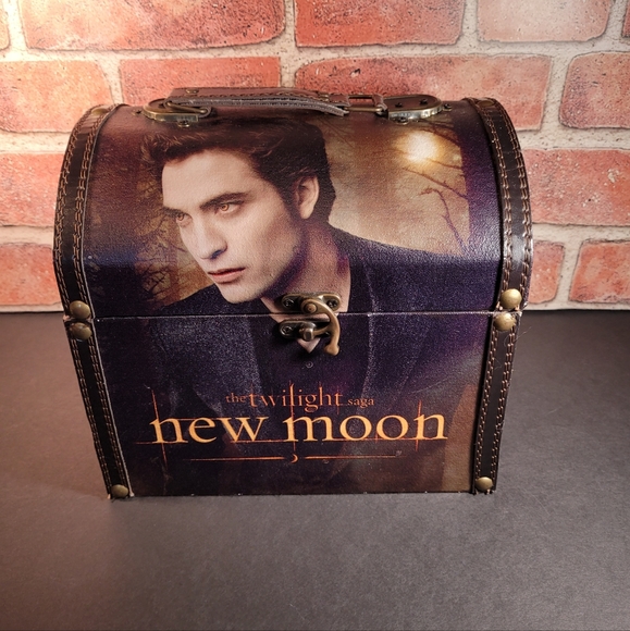 RARE Twilight New Moon Edward Trunk NECA - Picture 2 of 9